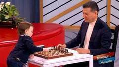 Президент ФИДЕ Кирсан Илюмжинов сыграл в шахматы со звездой шоу «Лучше всех» Мишей Осиповым. Мужское / Женское. Фрагмент выпуска от 05.04.2017