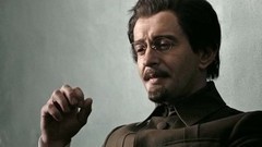 «Троцкий — страшный человек со страшной судьбой, неоднозначный персонаж, фигура века», — Константин Хабенский об образе своего героя