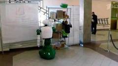 В Перми робот спас девочку, которая едва не опрокинула на себя стеллаж. Хиты интернета