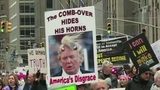 В США прошли женские марши, приуроченные к годовщине вступления в должность Дональда Трампа