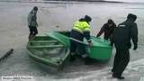В Вологодской области полицейские спасли от верной гибели школьника, провалившегося под лед не середине реки