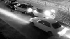 В Воронеже пьяный водитель разбил во дворе сразу 13 машин. Хиты интернета