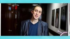 Александр: водитель автобуса, мечтает оставить свой след в истории, питается шаурмой и кофе, ищет активную хозяйственную девушку с чувством юмора. Давай поженимся! Фрагмент выпуска от 14.05.2018