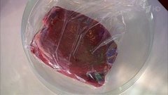 Как правильно разморозить мясо. Жить здорово! Фрагмент выпуска от 18.12.2015