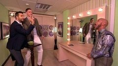 Иван Ургант и Тимофей Мозгов забрасывают Митю Хрусталева виноградом. Пролог. Вечерний Ургант. Фрагмент выпуска от 09.09.2015
