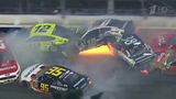 Новая крупная авария произошла на американской гонке NASCAR