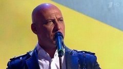 Денис Майданов и Академический ансамбль песни и пляски МВД России — «Флаг моего государства». Праздничный концерт к 80-летию Госавтоинспекции. Фрагмент выпуска от 09.07.2016