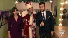 Дед Мороз дарит Ивану Монику Белуччи вместо вафельницы. Пролог. Вечерний Ургант. Фрагмент выпуска от 23.12.2016
