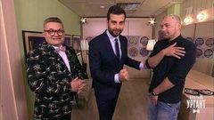 Александр Васильев лечит сотрудника программы от «бижутрянки». Пролог. Вечерний Ургант. Фрагмент выпуска от 18.05.2017