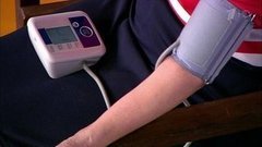 Снижаем давление без таблеток. Жить здорово! Фрагмент выпуска от 12.02.2016