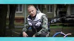 Александр: владелец сети гостиниц и парикмахерских, мечтает получать три миллиона в месяц, всегда сам решает все проблемы. Давай поженимся! Фрагмент выпуска от 20.09.2017