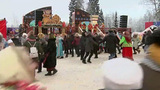 С песнями и плясками в подмосковной деревне Еремино провожали в столицу главную новогоднюю елку страны