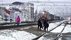 Через дыру и рельсы… Доброе утро. Фрагмент выпуска от 24.11.2016