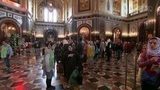 Уже тысячи верующих смогли прикоснуться к мощам Николая Чудотворца